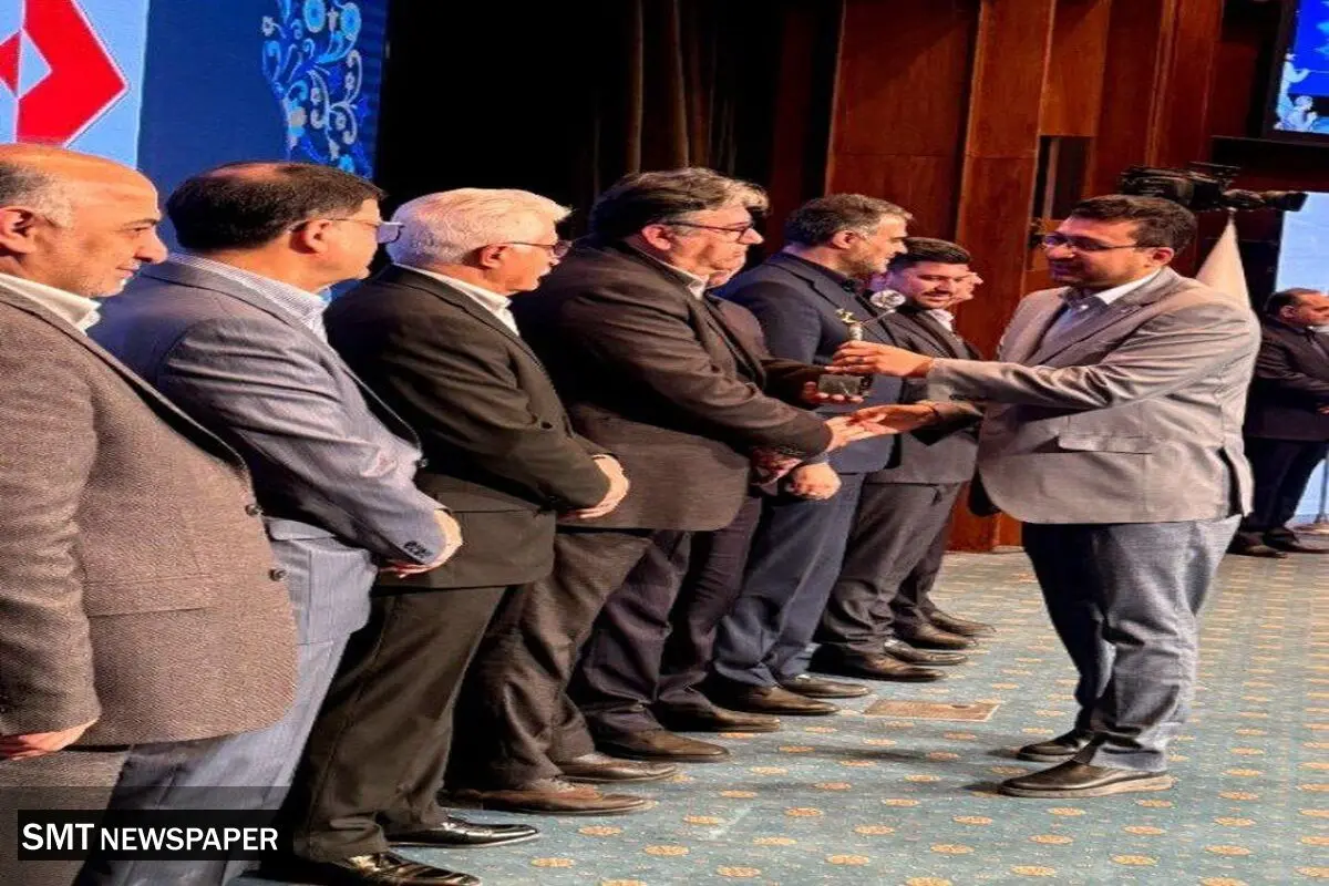 دریافت تندیس و لوح تقدیر «واحد برتر صنعتی» توسط شرکت دانش بنیان طرح و تکامل میهن 
