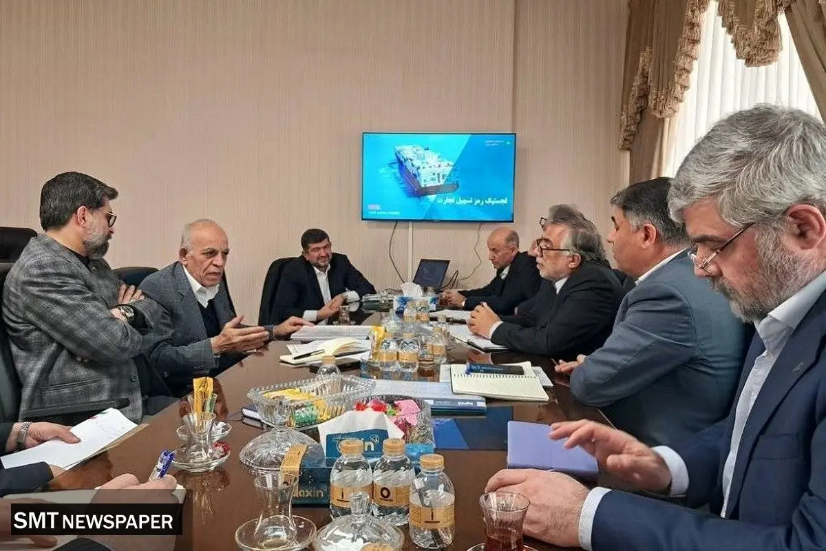 ایزوایکو ۴ شناور کانتینربر برای کشتیرانی میسازد