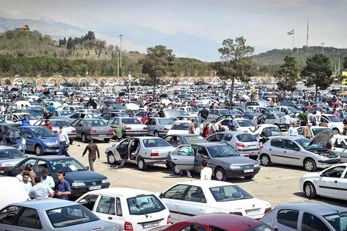 سایه تردید بر بازار خودرو 