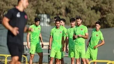 کیت تمرینی پرسپولیس با نماد شهباز هخامنشی رونمایی شد
