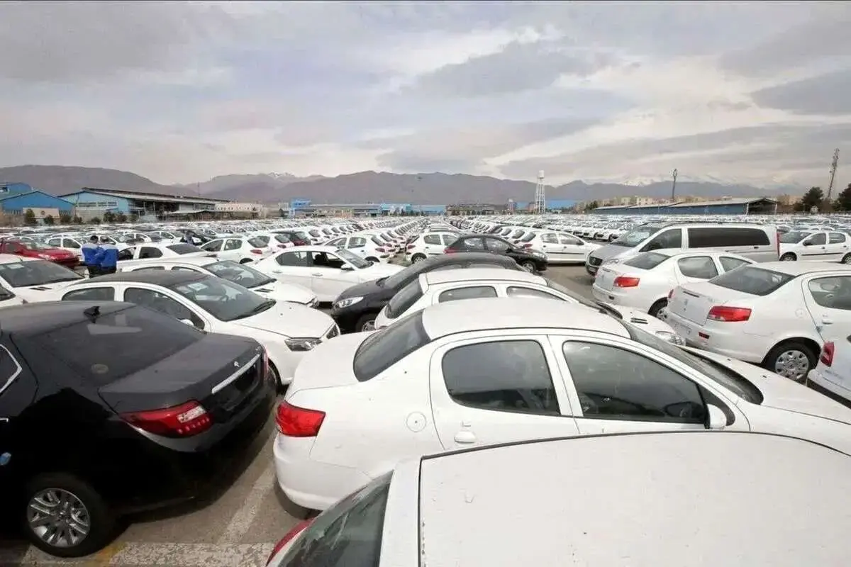 خریداران خودرو دست نگه داشتهاند