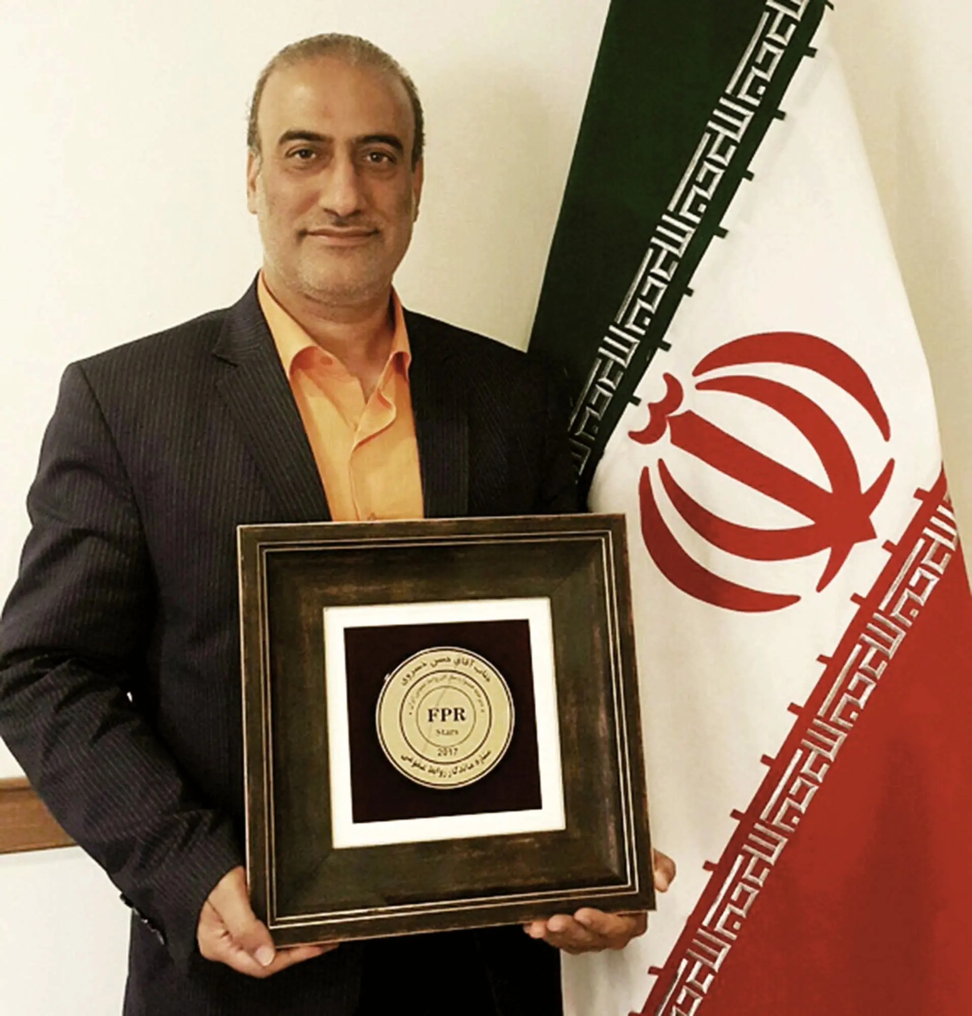 روز خبرنگار گرامی باد