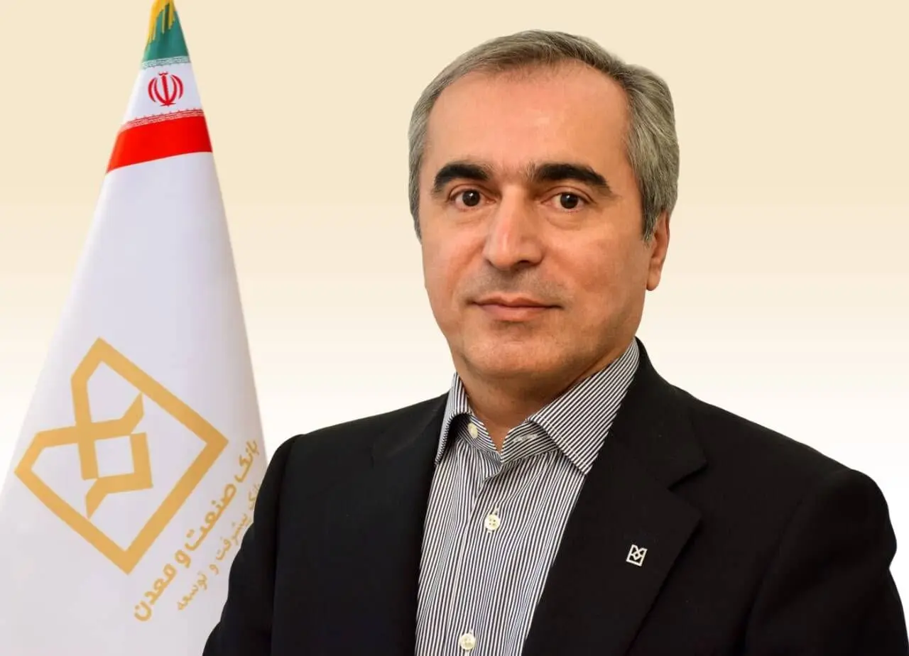 مدیر استان البرز بانک صنعت و معدن:
موضوع فولاد بافق یک مطالبه ساده بانکی نیست؛ ابهامات معامله و شرایط پرداخت باید روشن شود
