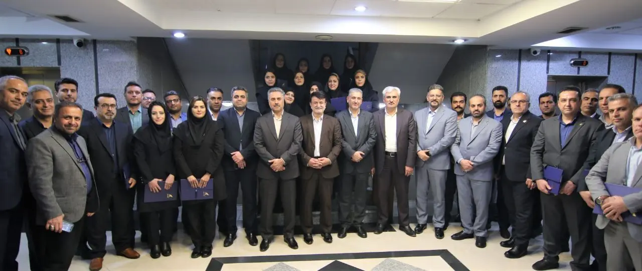 تقدیر از همکاران نمونه بانک سرمایه با تأکید بر نقش سرمایه انسانی در پیشبرد برنامه احیا