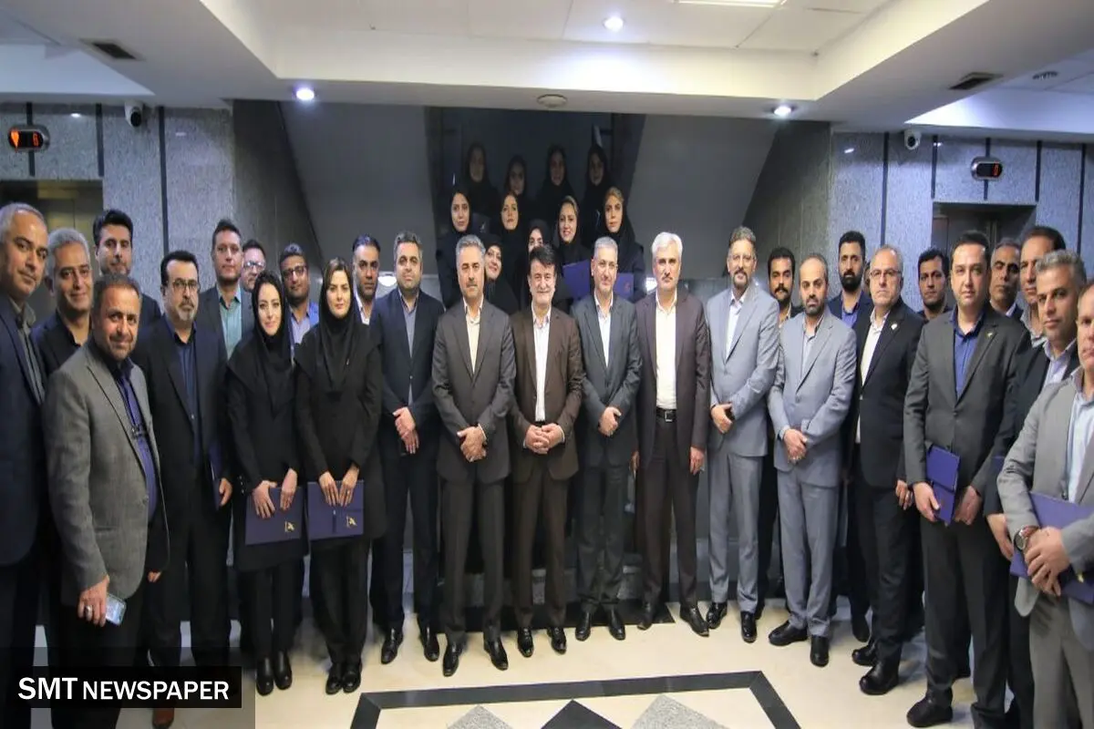 تقدیر از همکاران نمونه بانک سرمایه با تأکید بر نقش سرمایه انسانی در پیشبرد برنامه احیا