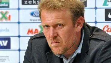 بازیکن پیشین رئال و بارسا با امضای قراردادی رسمی مربی شد