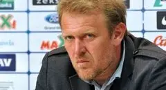 بازیکن پیشین رئال و بارسا با امضای قراردادی رسمی مربی شد