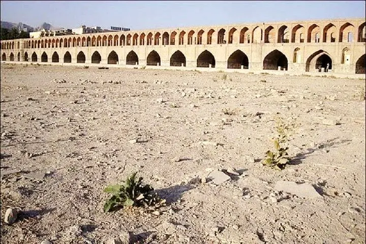 زاینده‌رود آینه سیاست‌های حاکمیتی است