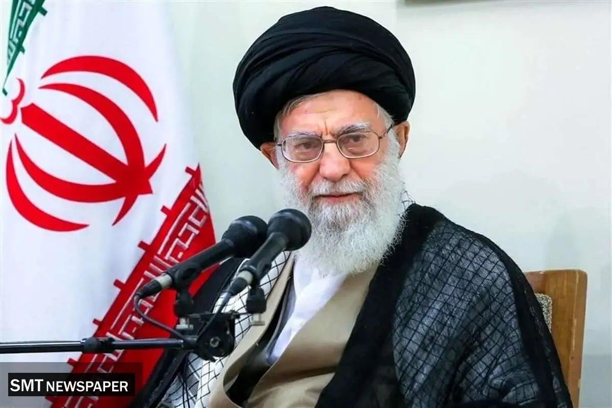 رهبر  انقلاب با حضور در مزار شهید حجت‌الاسلام والمسلمین رئیسی