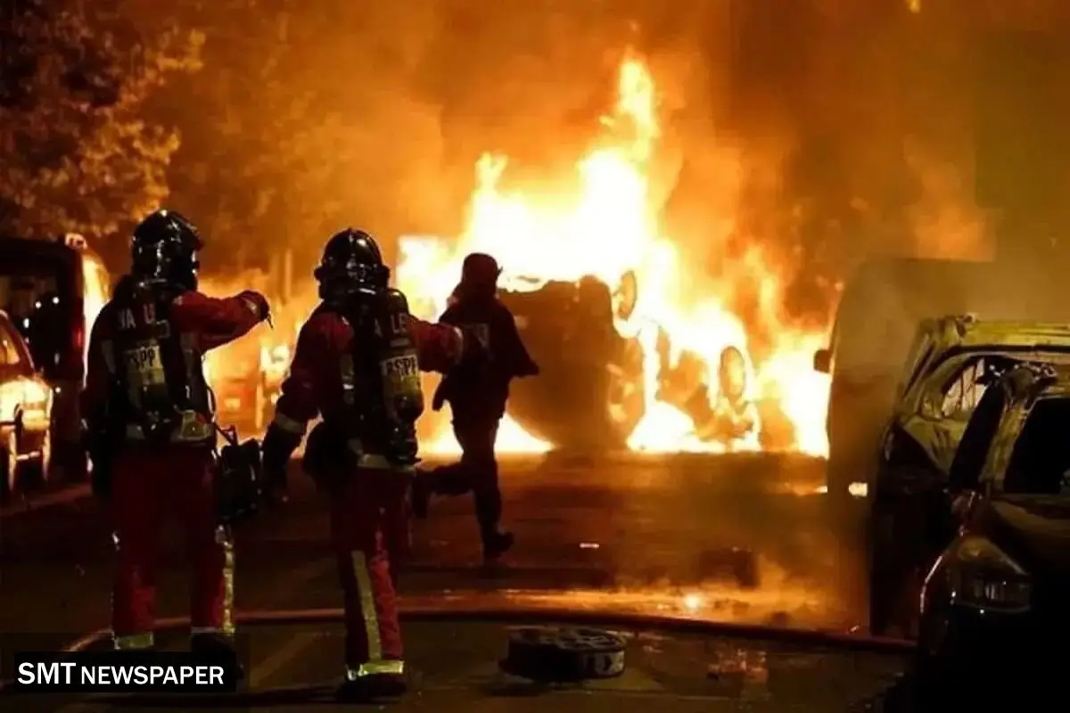 حادثه در بازار تهران؛ آتش‌سوزی گسترده در پشت‌بام پاساژ دو طبقه