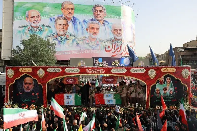 خاموش عشق، روایتی از وداع یک ملت با شهدای بیگناه  