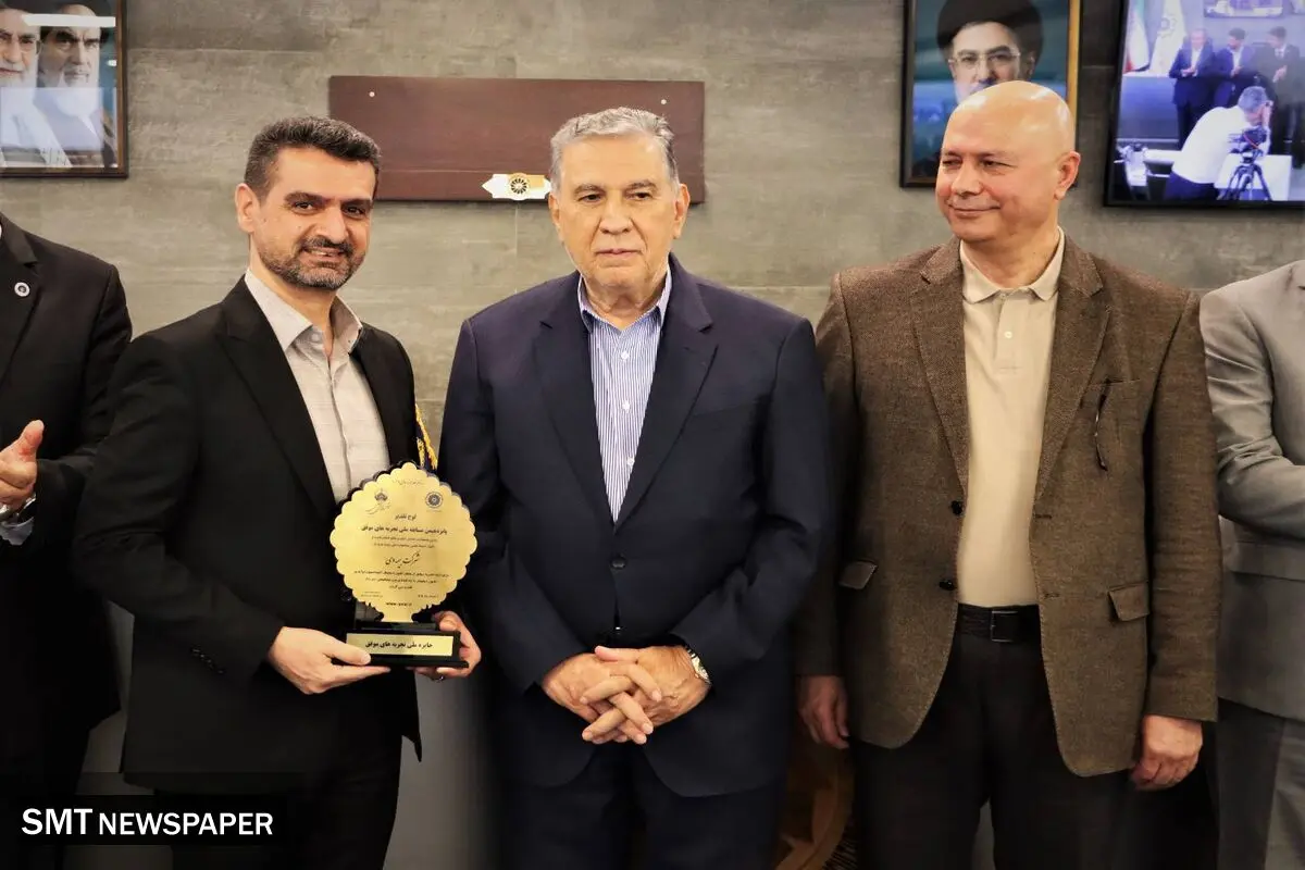 نشان افتخار جشنواره ملی بهره‌وری برای «دی‌دار»/ بیمه دی بر سکوی نخست تحول دیجیتال