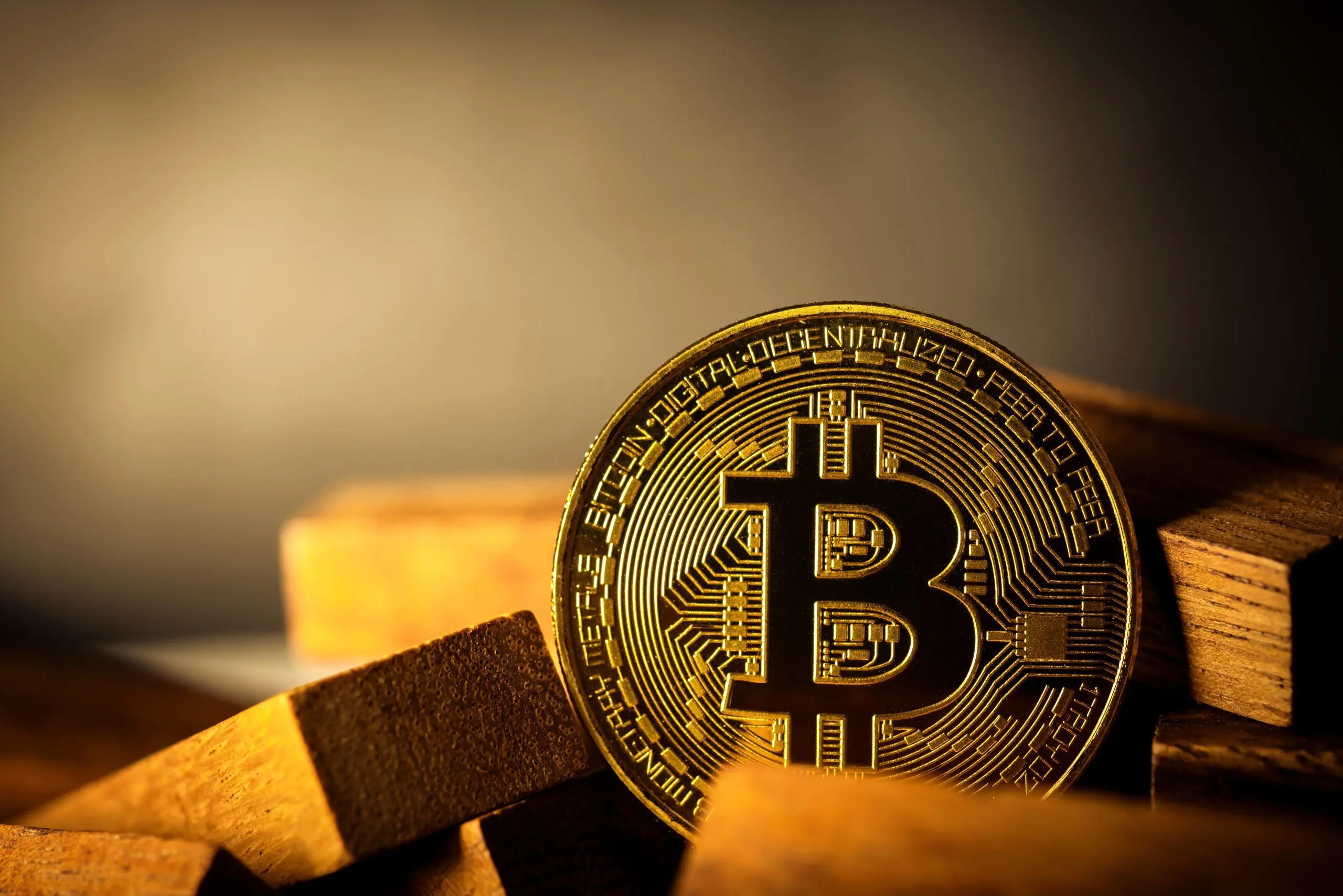 سقوط دوباره بیت‌کوین؛ جنگ تجاری آمریکا و چین بازار رمزارزها را لرزاند