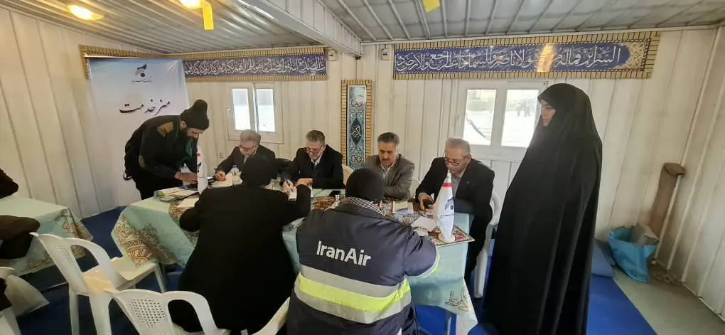 حضور سرپرست مدیرعامل بانک سرمایه در میز خدمت نماز جمعه تهران
